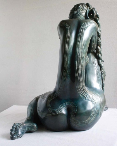 Bronze Elegance: A Sculpture of Feminine Grace