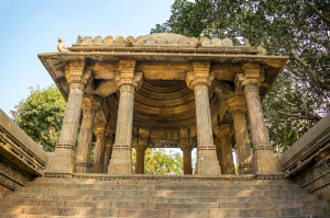Discovering the Symmetry of Dada Harir Stepwell's Entrance Pavilion in Gujarat
