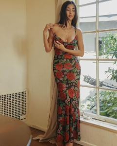 Elegance in Simplicity: The Floral Dress and Minimalist Decor
