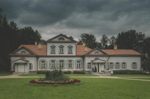 Elegant Manor House: A Blend of Russian Heritage and Modern Architecture