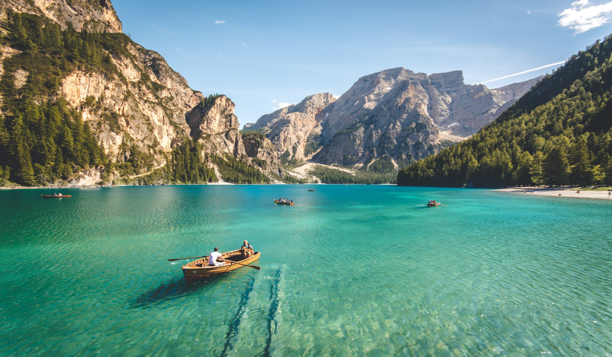 Italy's Tranquil Mountain Landscapes: A Must-Visit for Nature and Travel Enthusiasts